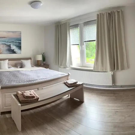 Haus Ole 公寓 Kröslin